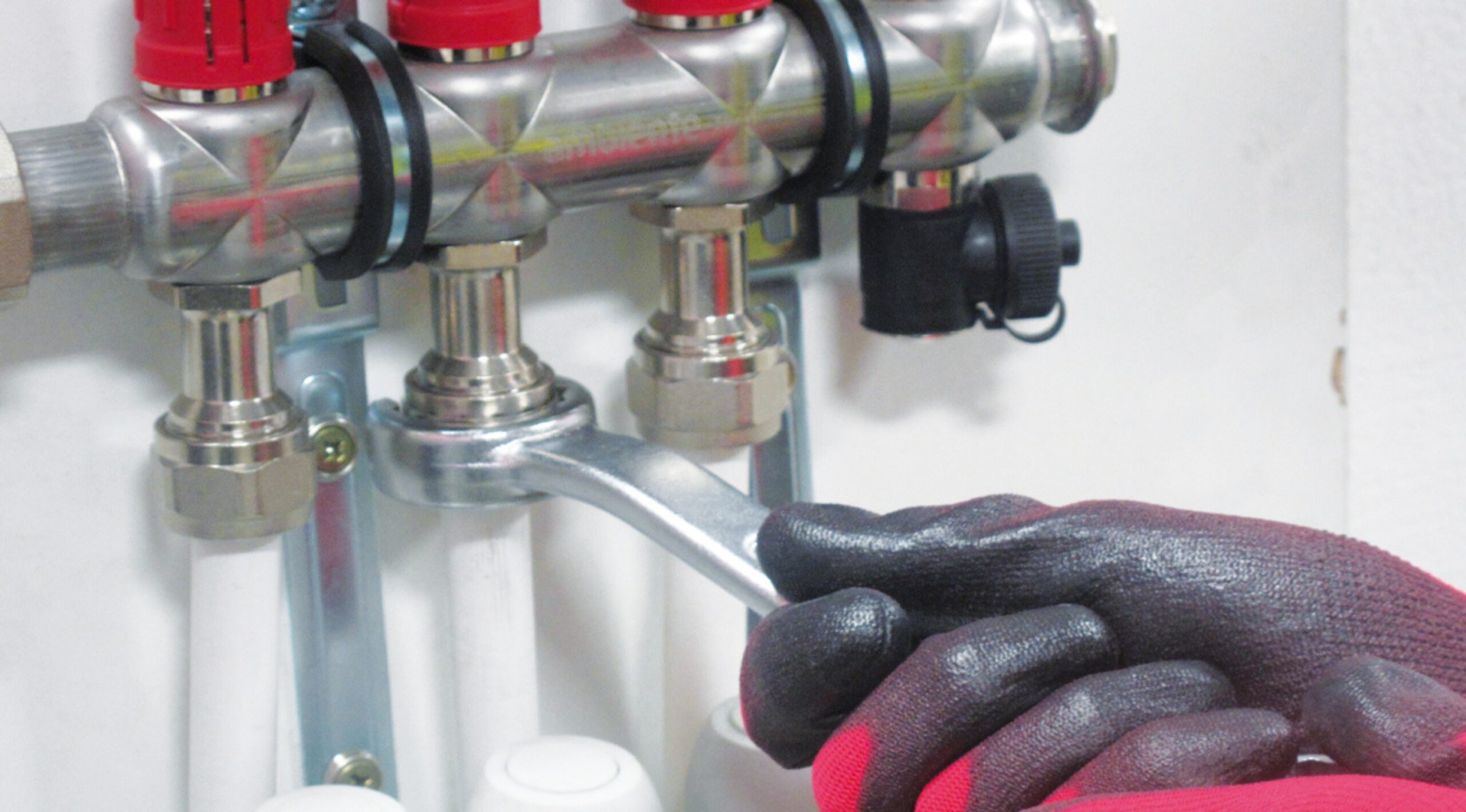 How to install Underfloor heating manifold blog banner